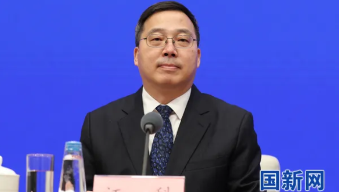 民法典明確多數(shù)業(yè)主同意即可，住建部：推動老舊小區(qū)加裝電梯，探索“物業(yè)+養(yǎng)老”新模式(圖1)