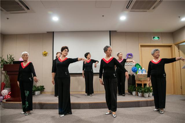 成都養(yǎng)老觀察：責(zé)任與義務(wù)，未來(lái)養(yǎng)老院能否代替子女盡孝？(圖1)